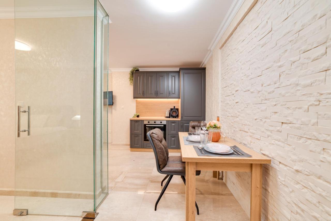 Deluxe And Central Garden Apartment فارنا المظهر الخارجي الصورة