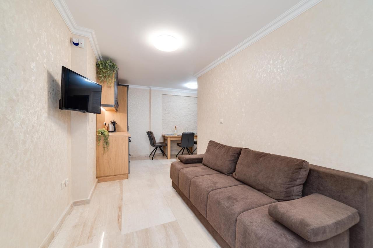 Deluxe And Central Garden Apartment فارنا المظهر الخارجي الصورة